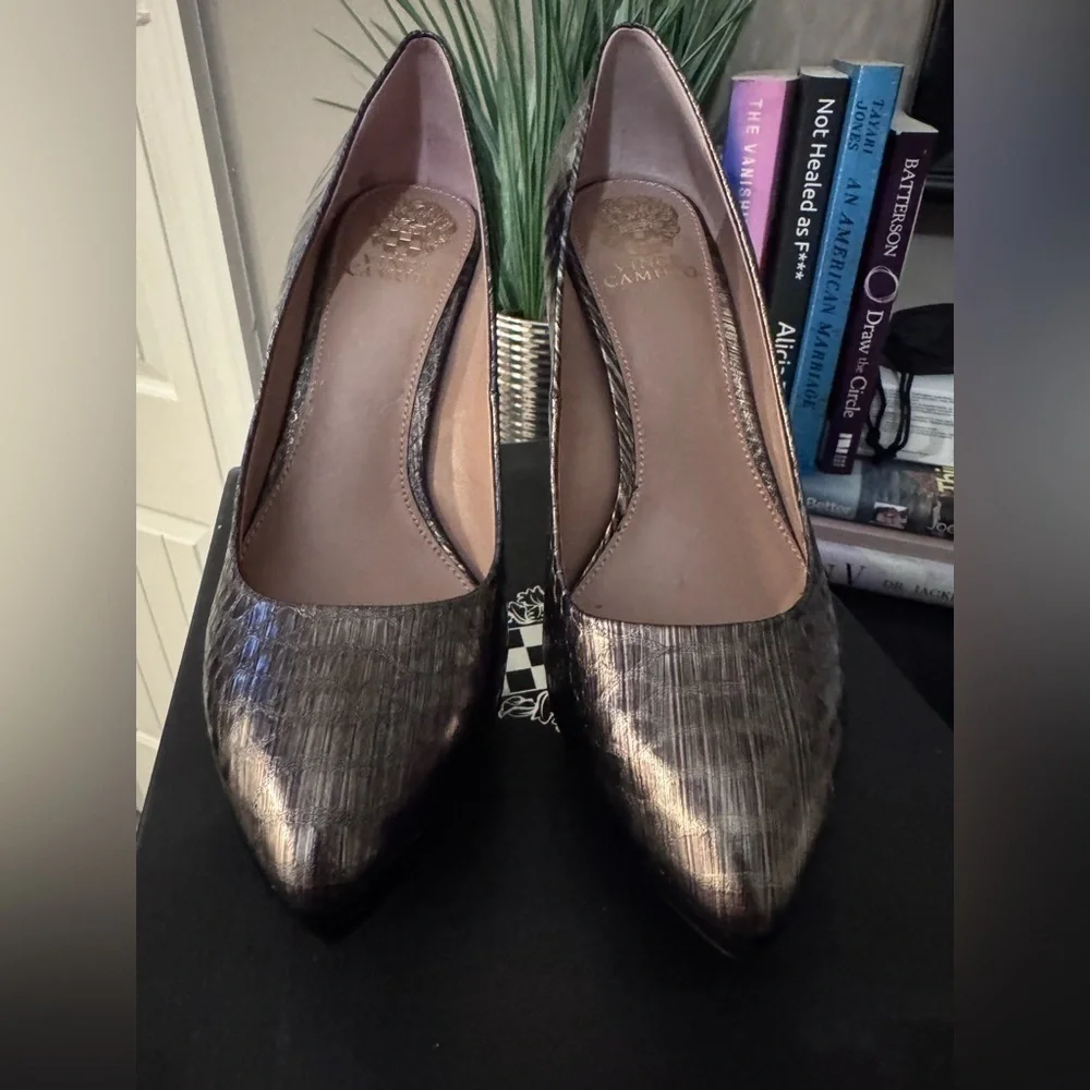 Brand New- Vince Camuto Women’s Snake Skin Platform Pump- Size 9.5